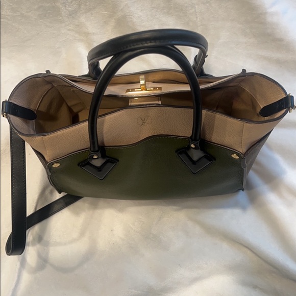 LOUIS VUITTON ON MY SIDE MM - Picture 5 of 8